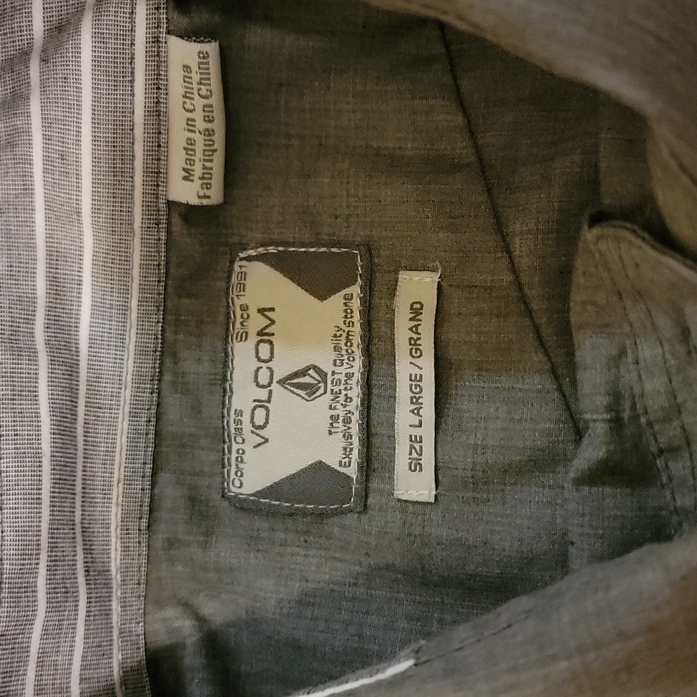 Set Of 2 Volcom Short Sleeve Button Up Shirt Soli… - image 3